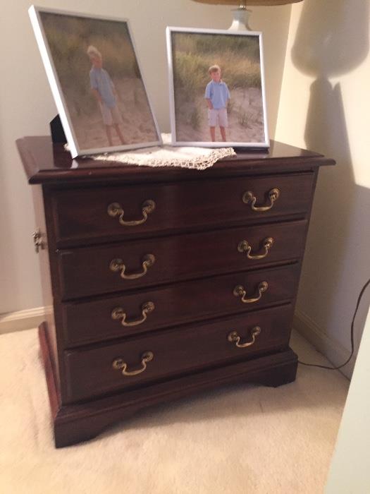 4 drawer small chest