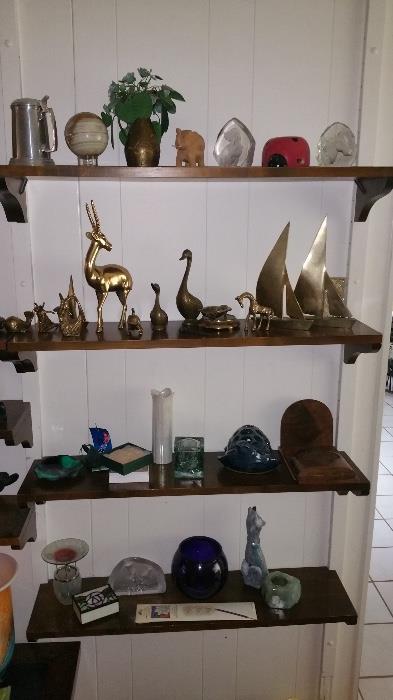 Brass and other decorative pieces