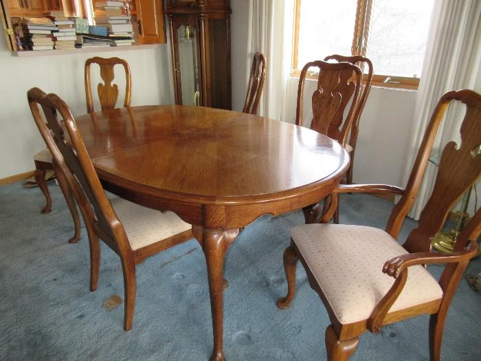 DINNING TABLE AND CHAIRS