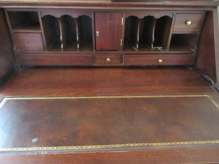 SECRETARY / WITH WRITING DESK AND TOP