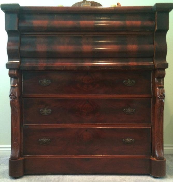 1890’S AMERICAN CARVED FLAME MAHOGANY 5-DRAWER CHEST