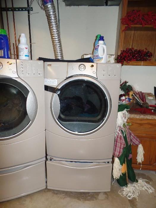 Kennmore Washer & dryer with drawer