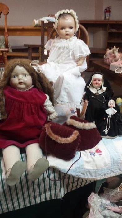 Many antique and collectible dolls