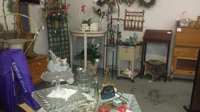 A good variety of items and decor from all 6 estates/households!!