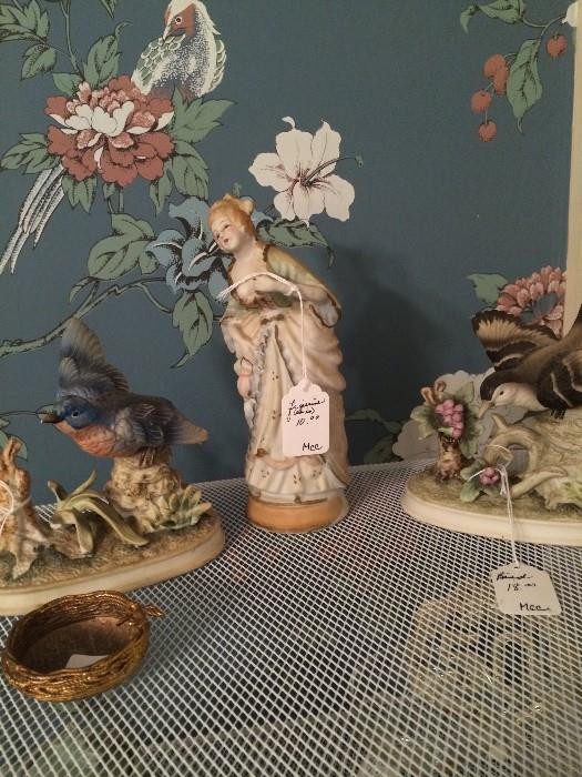                     Decorative figurines
