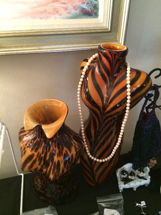             Decorative vases & costume jewelry