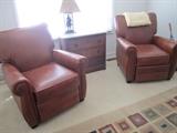 PAIR OF BROWN LEATHER CHAIRS /RECLINERS