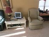 COFFEE TABLE, LAMP AND CHAIR