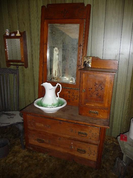wash stand / chest