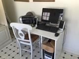 Desk w/computer