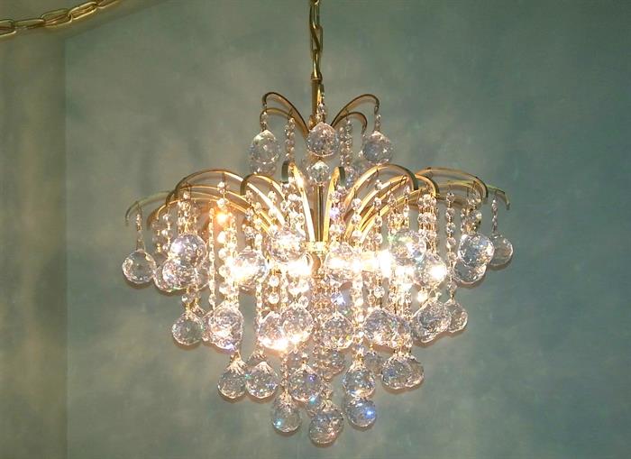 Gorgeous chandelier!