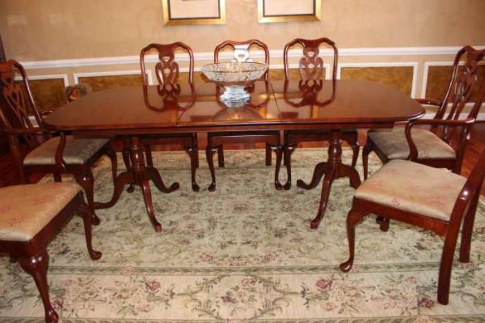 Beautiful Lexington Dining Room Table (rug is also for sale)