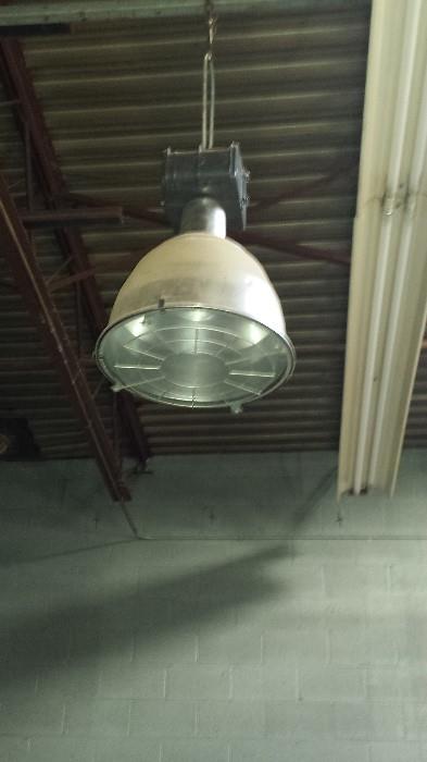 LARGE INDUSTRIAL LIGHT