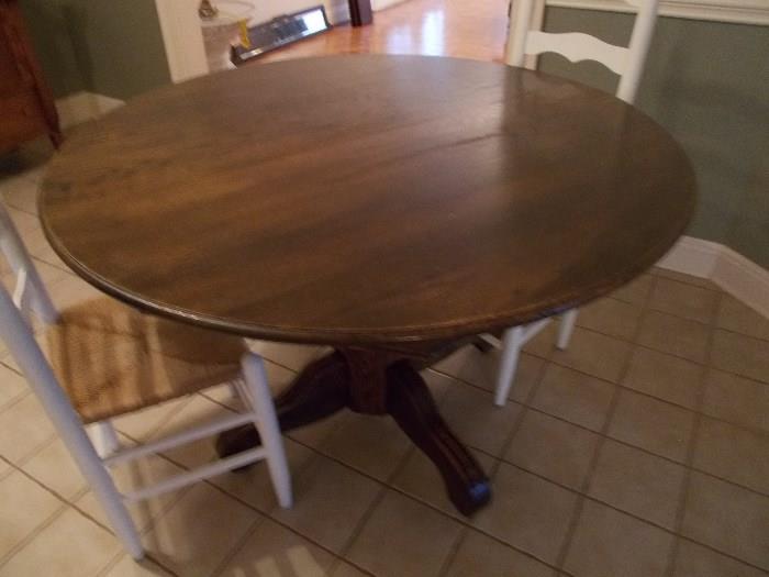 Vintage Round Oak Table - VERY NICE!!! - no chairs!