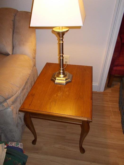 Reproduction Oak End/Lamp Table - Queen Anne legs