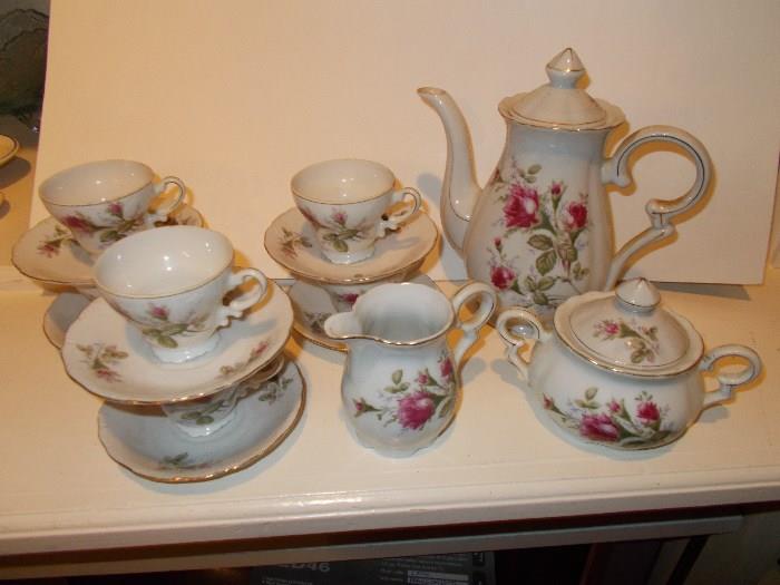 Rose Tea Set - 17 pieces - VERY NICE set!!