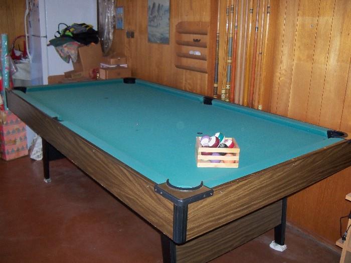BILLIARDS POOL TABLE - GREAT CONDITION - VINTAGE POOL BALLS AND POOL CUES