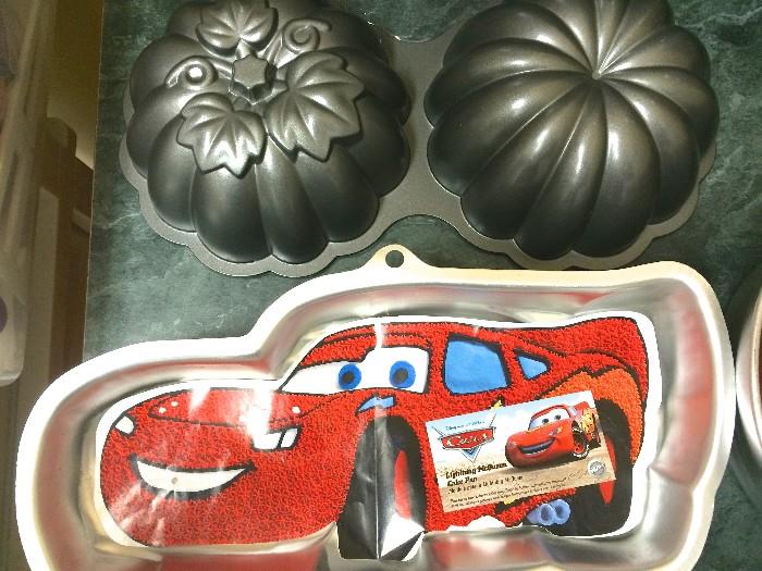 Cars cake mold and heavy-metal double mold with ivy