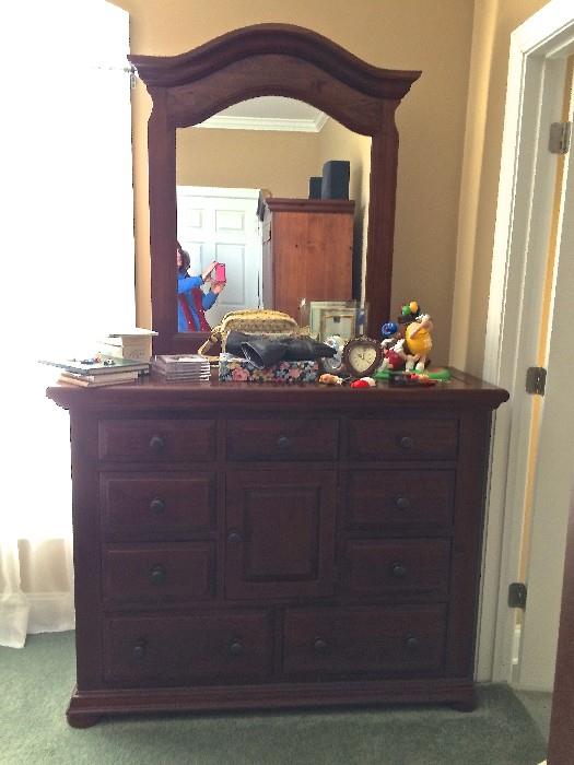 Broyhill dresser that matches queen bed and wardrobe
