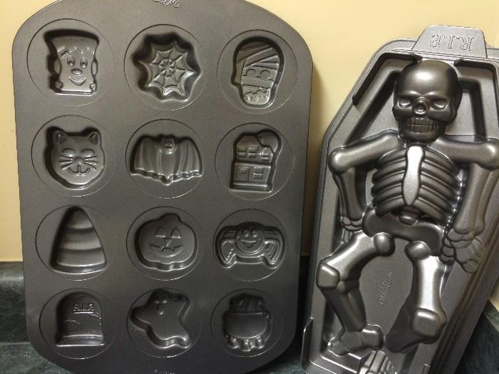 Heavy-duty metal Wilton Halloween molds