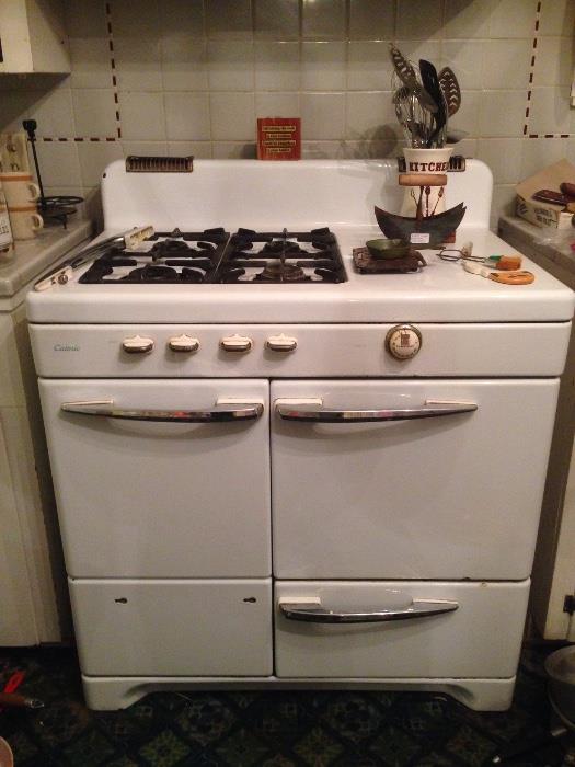 Vintage Caloric stove. Works and does have missing handle