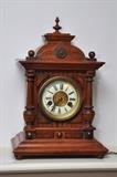 Mantle clock with chime