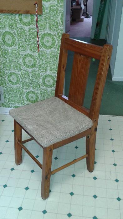 chair to wooden dinette