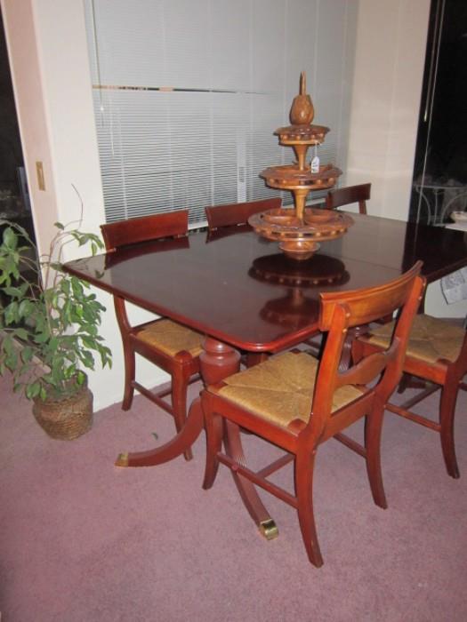 THIS DUNCAN PHYFE DINING TABLE IS A GEM.  BEAUTIFUL SET CHAIRS AND TABLE. 