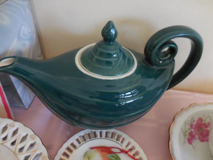 Mid Century Aladdin Style Stephen Leeman Teapot.Great Condition!!