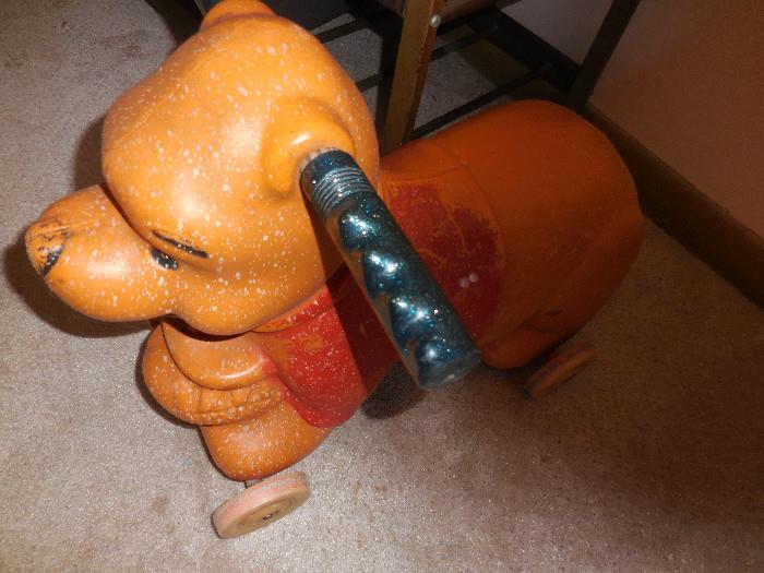 Vintage Winnie the Pooh Sit on Push with Feet.Toy