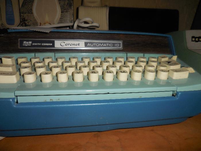 Vintage Coronet Automatic Typewriter