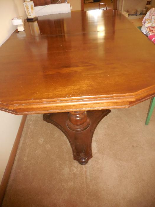 Ethan Allen Dining Room Table.Double Pedestal