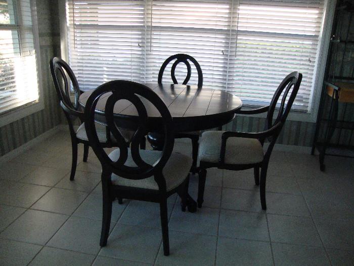 almost new, dark wood dining set, round table with 4 chairs