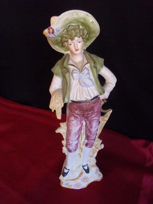 #102 Colonial Male Figurine D2"H12" $20 