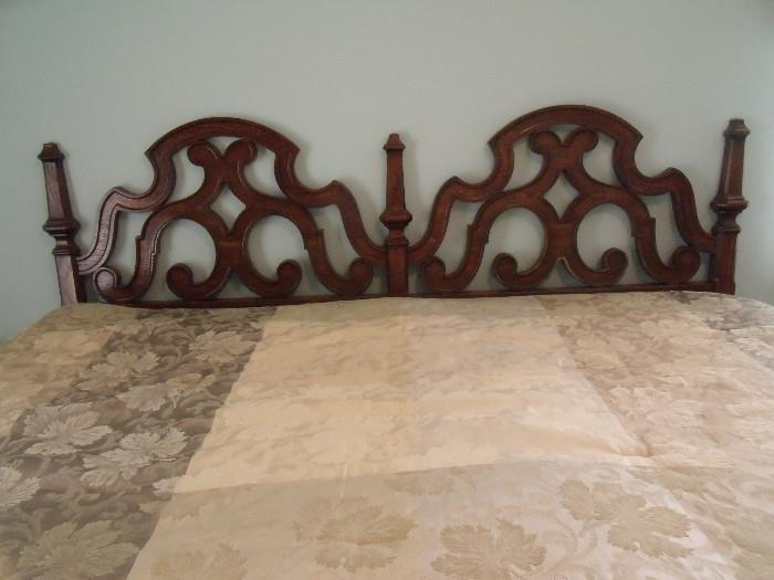 #228 Thomasville Furniture  Bedroom Set $325 Set  King Bed W87D77H46 $135