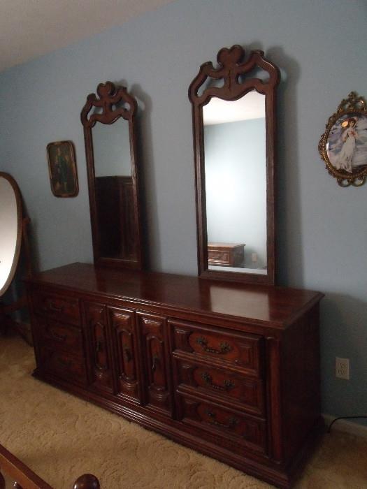 #229 Thomasville Furniture  Bedroom Set $325 Set  Dresser W20D77H82 $150
