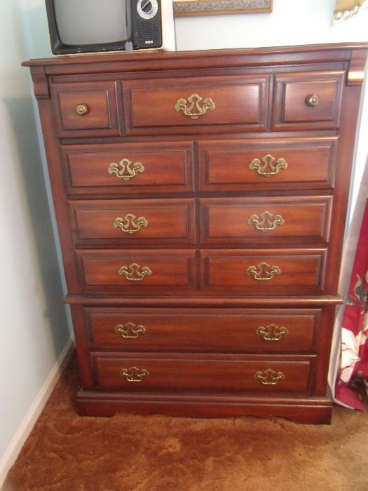 #239 Bedroom Set $450 Set  Chest of Drawers W18D38H52 $120