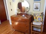 dresser w/mirror