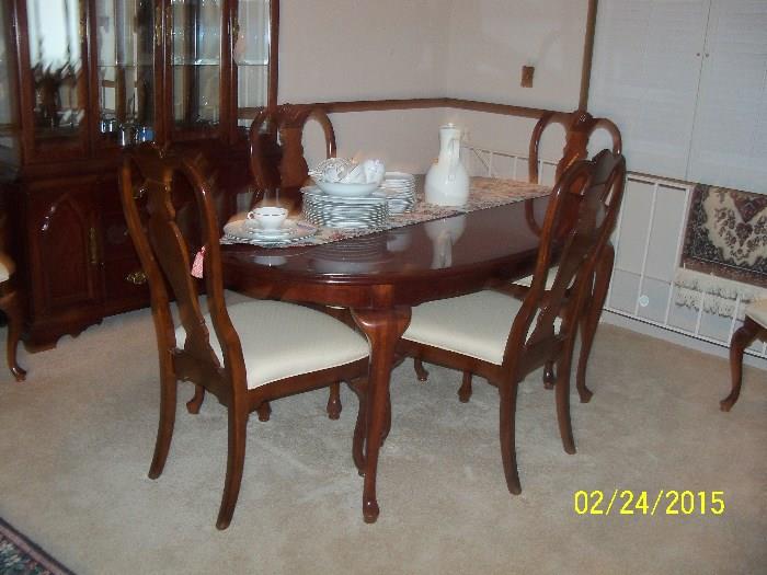 Bernhardt dining table with 6 chairs (2 arm chairs and 4 side).  Also comes with three leaves and pads.