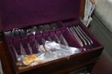 FLATWARE SET