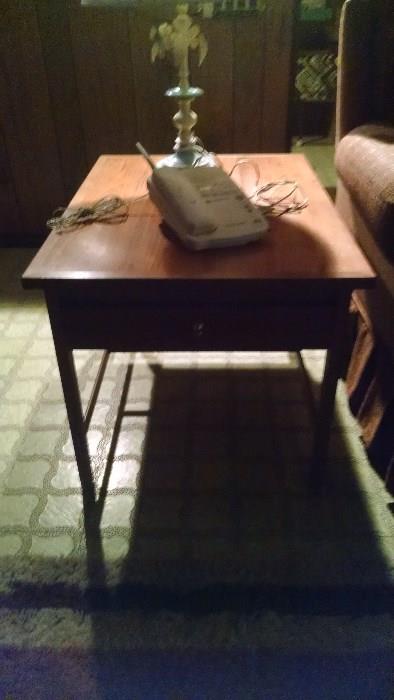 MID- CENTURY END TABLE