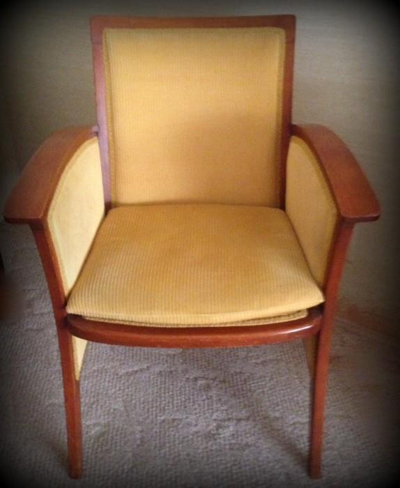 Fabulous vintage chair ~ unique and collectible!