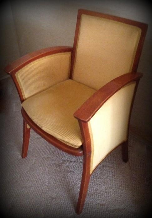 Fabulous vintage chair ~ unique and collectible!