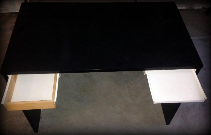 Nice black desk ~ simple style!