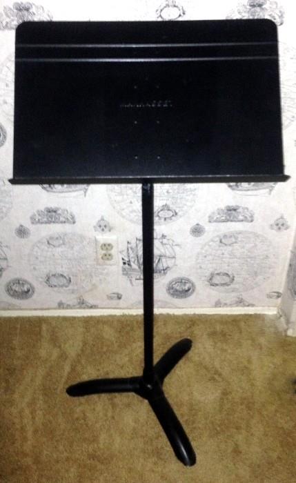 Solid, high quality Manhasset music stand!