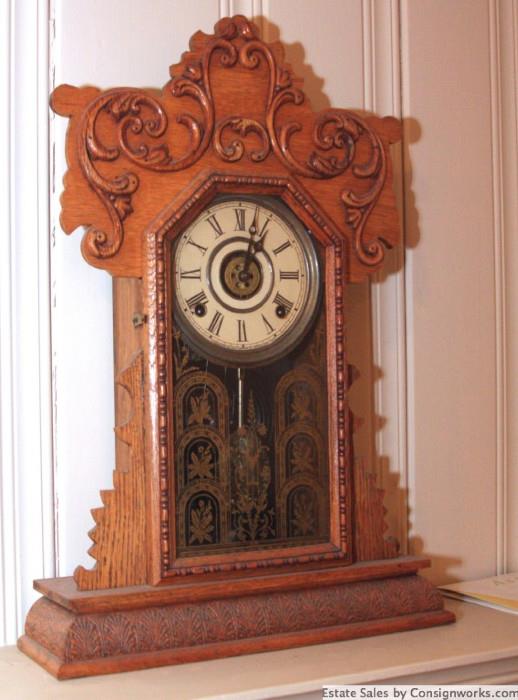 Ingraham Co. Bristol, CT oak mantle clock