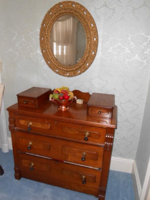Beautiful antiique mahogany chest of drawers