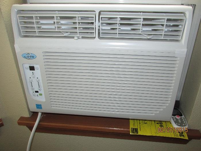 "PERFECT AIRE" WINDOW AIR CONDITIONER