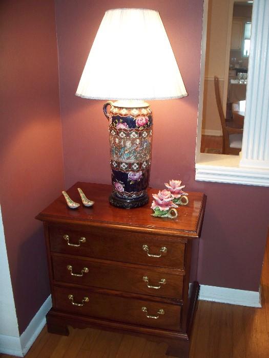 Thomasville 3 Drawer Chest - Porcelain Lamp (small  repair)