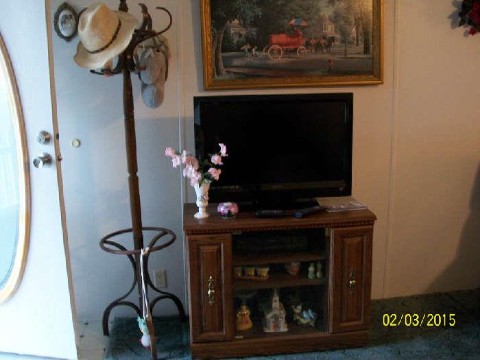 Coat rack, 32" flat screen TV, TV stand/cabinet and knic-knacs.
